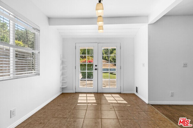 Building Photo - 4949 San Feliciano Dr