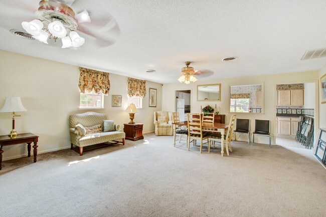 Building Photo - 107 Hickory Ln