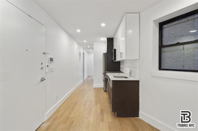 Building Photo - 3 bedroom in BROOKLYN NY 11206