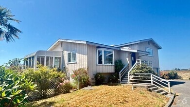 Building Photo - Spacious 3BD/2.5B Arcata home boasts farml...