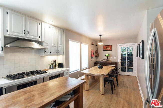 Building Photo - 1518 N Stanley Ave