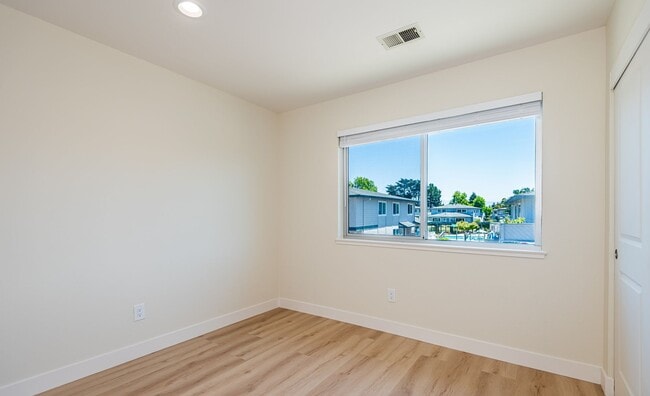 Building Photo - Soquel Knolls – Gorgeous Fully Remodeled 3BD / 1.5BA Second-Floor Condo