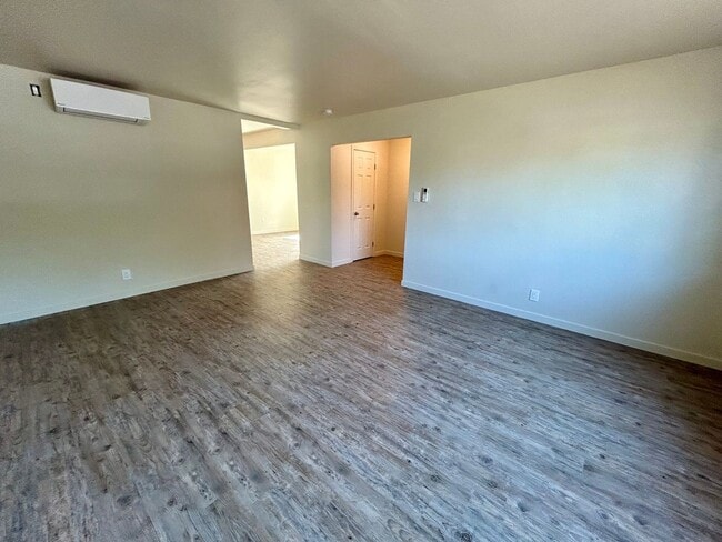 Building Photo - Completely Updated Irvington House!