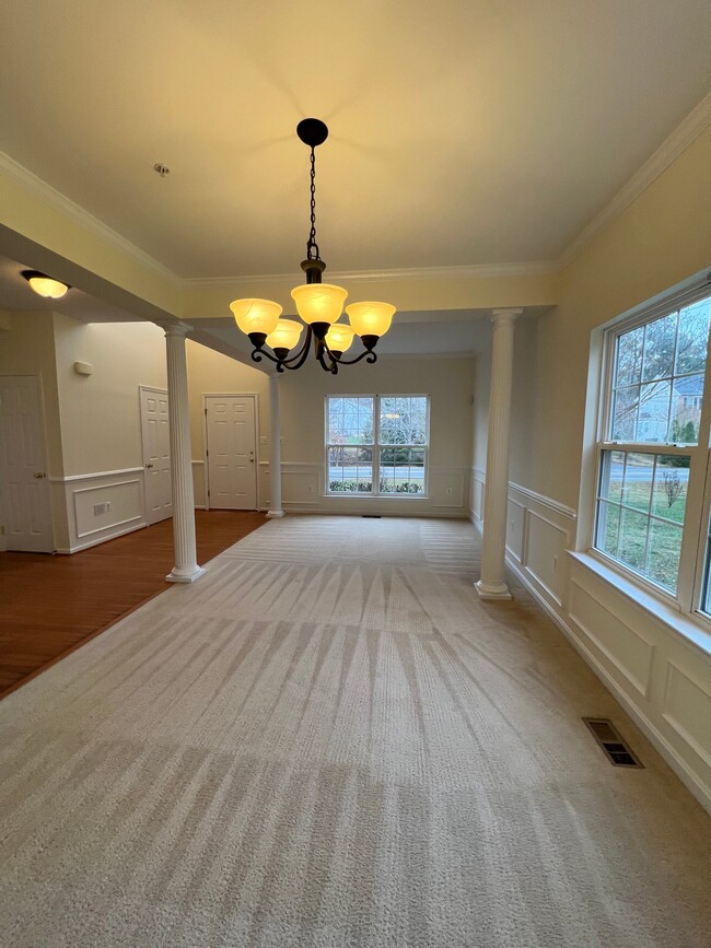 Building Photo - 45593 Pleasant Mill Dr