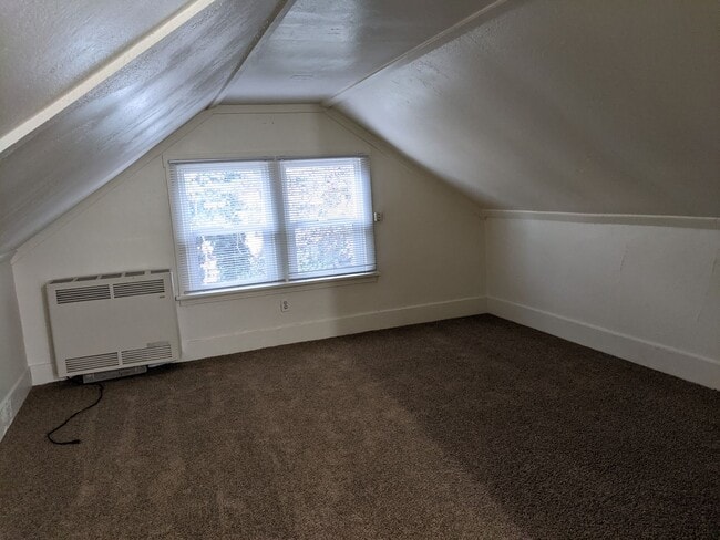 Building Photo - Nice 2-Bedroom, 1-Bath Duplex In Downtown Eugene!