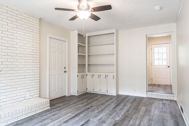 Building Photo - 160 W Delaware Ave