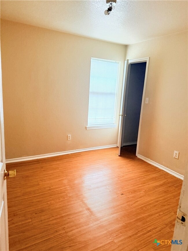 Building Photo - 203 W Mary Jane Dr