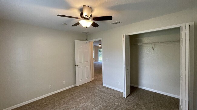 Building Photo - Pet-Friendly 3BR/3BA Single-Family Home in Port Saint Lucie