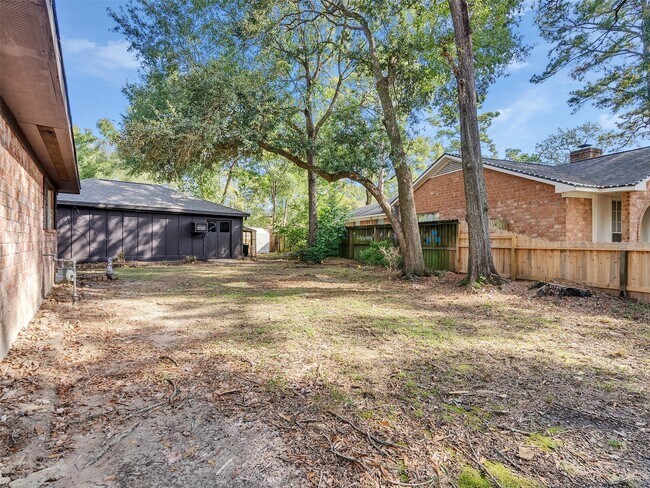 Building Photo - 3202 Lakehaven Dr