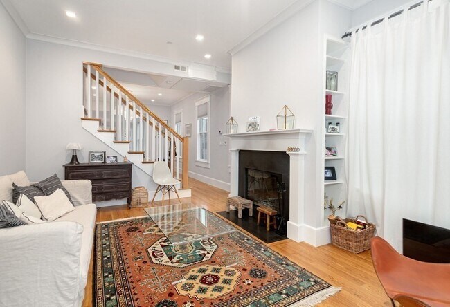 Building Photo - 70 Craigie St