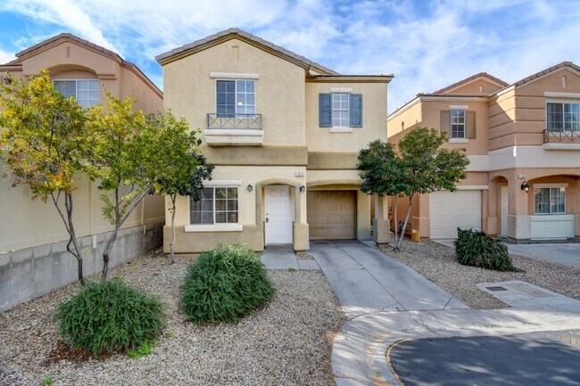 Building Photo - Great home with 4 bedrooms, 2.5 baths. New Floors Paint and Countertops.