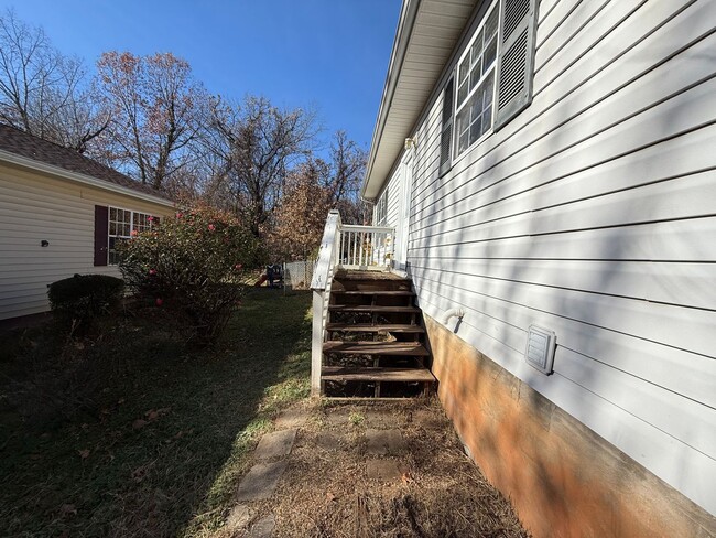 Building Photo - 504 9th St SW