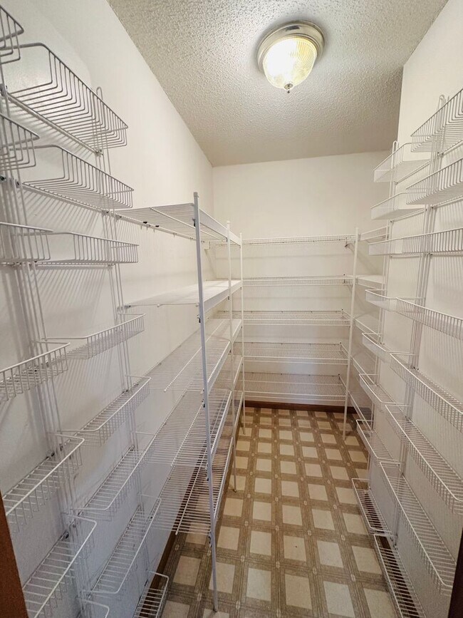 Building Photo - Stunning 6-Bedroom Corner-Lot Home w/ Luxury Finishes & Entertainer’s Layout