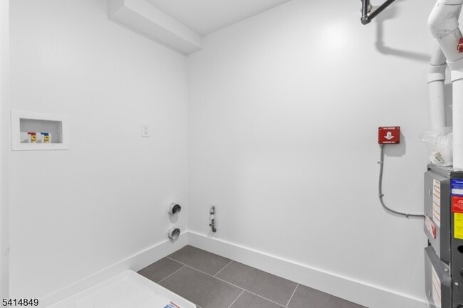 Building Photo - 37 S 7th St