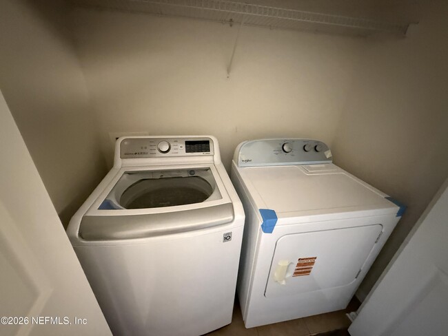 Building Photo - 1590 Vineland Cir