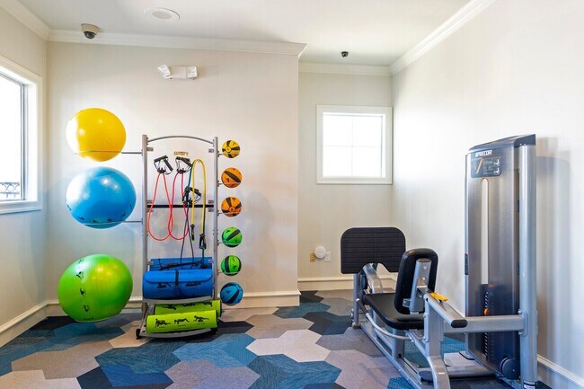 Building Photo - The Height of Comfort, The Peak of Style!