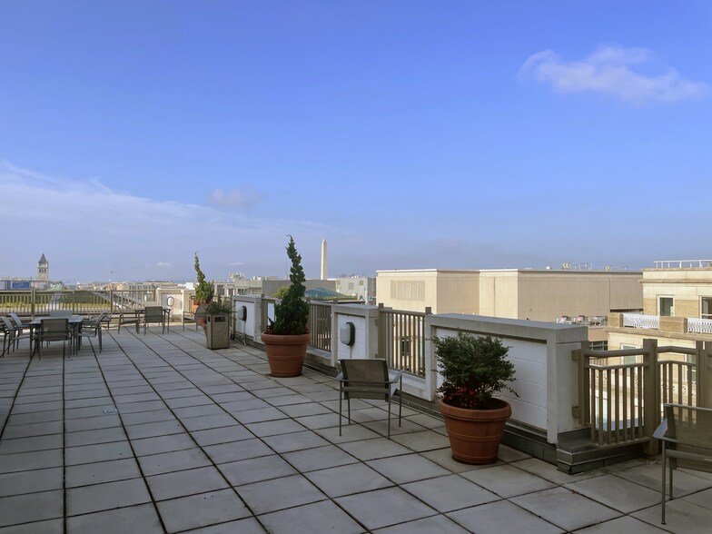 Building Photo - 1150 K St NW