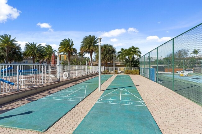 Building Photo - 1009 N Ocean Blvd