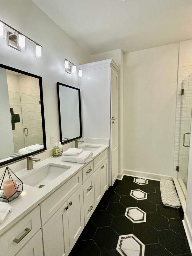 Building Photo - 415 Bedford Dr