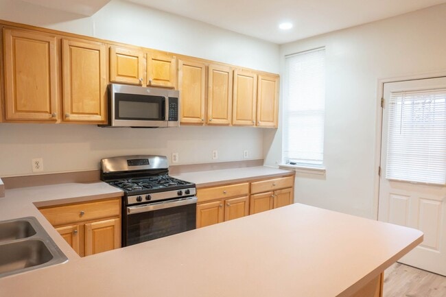 Building Photo - Charming Capitol Hill Home Near Lincoln Park – Modern Comfort Meets Historic Elegance