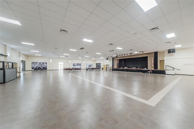 Building Photo - 2428 Columbia Dr