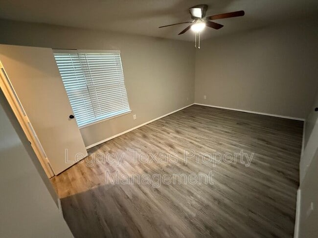 Building Photo - 516 Highpoint Dr