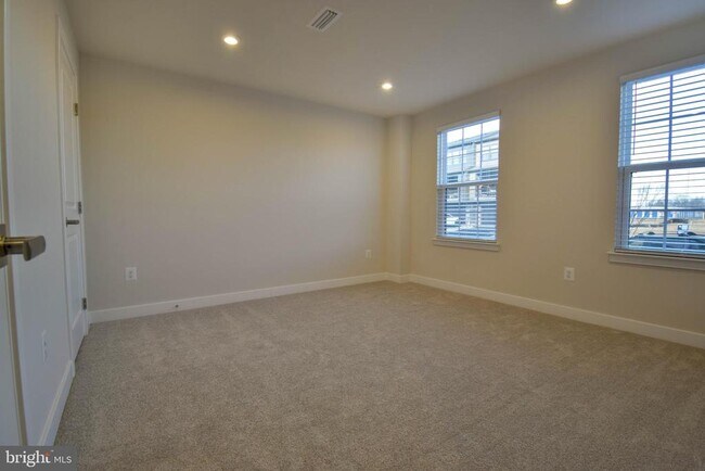 Building Photo - 120 Emily Wy