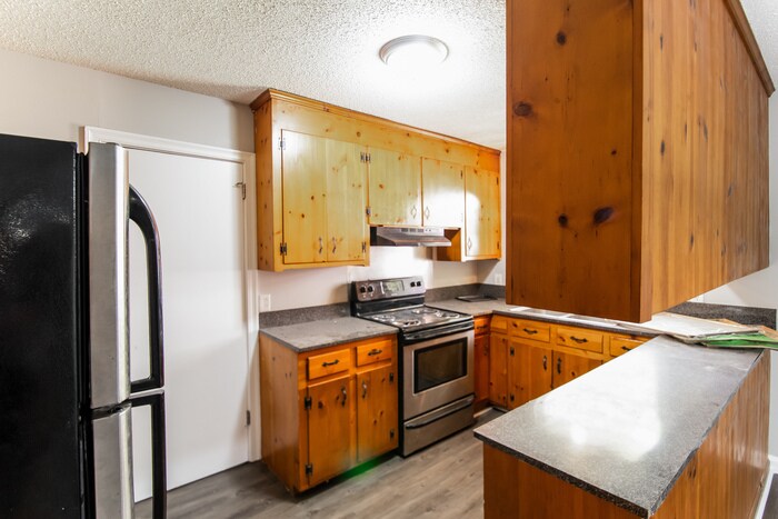 Building Photo - 7031 N Kenwood Dr