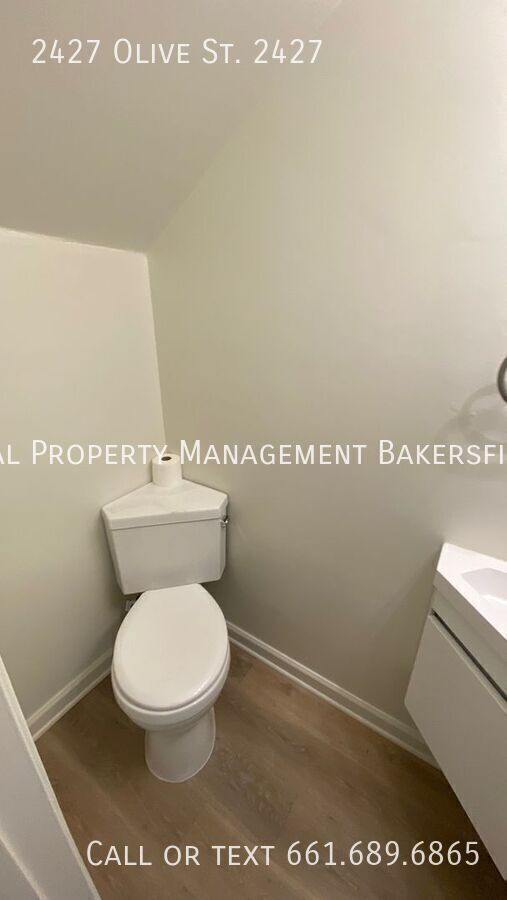 Building Photo - 2427 Olive St