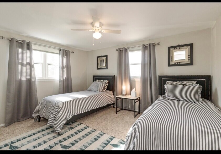 Building Photo - 33451 N Sears Blvd