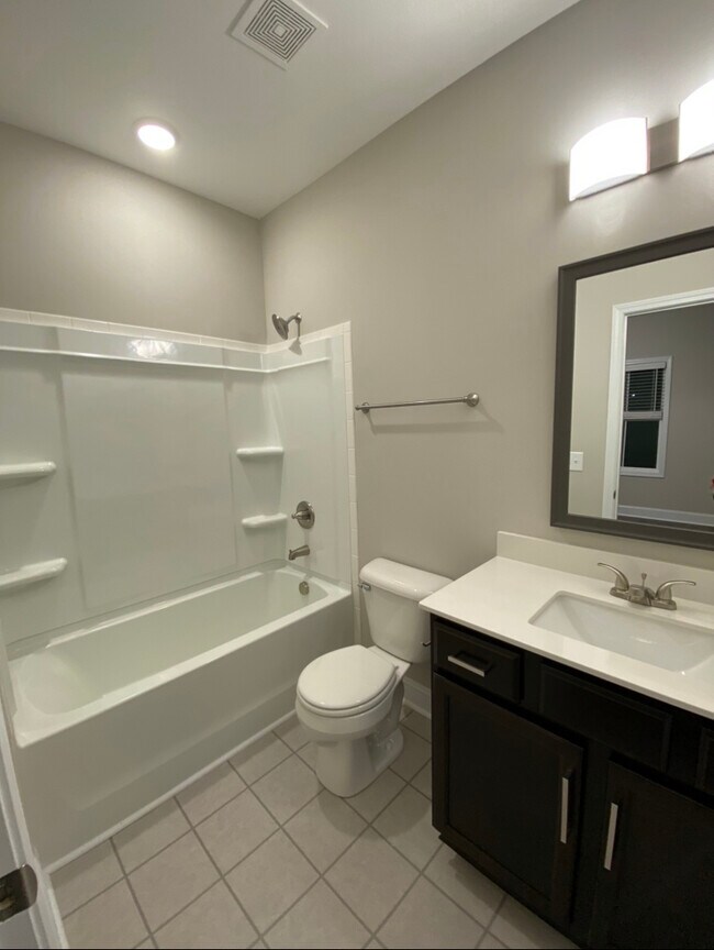 Building Photo - 1040 Glenkirk Dr