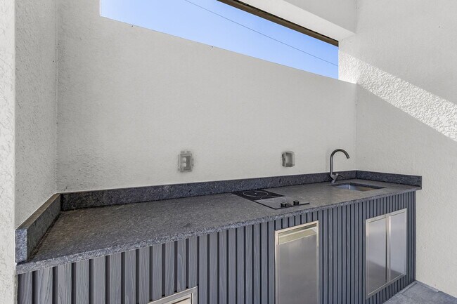 Building Photo - 1115 NW 25th Ave