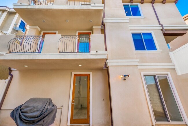 Building Photo - 1902 Marshallfield Ln