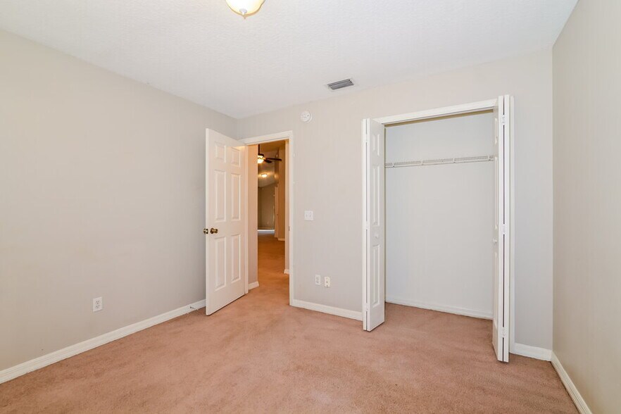 Building Photo - 343 S Lancelot Ave