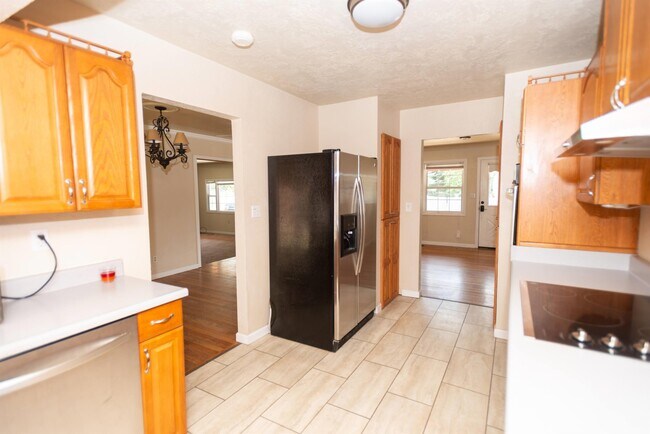 Building Photo - 307 N 3rd St