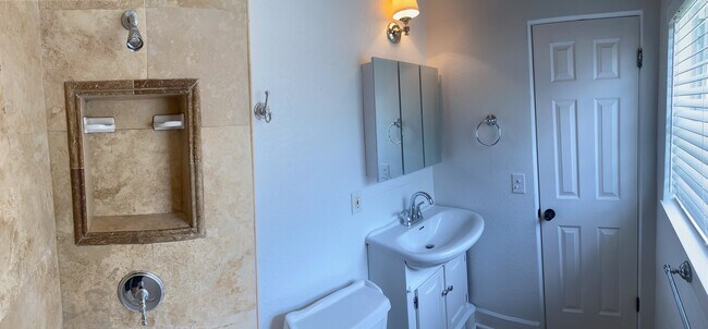 Building Photo - 1817 Loch Berry Rd