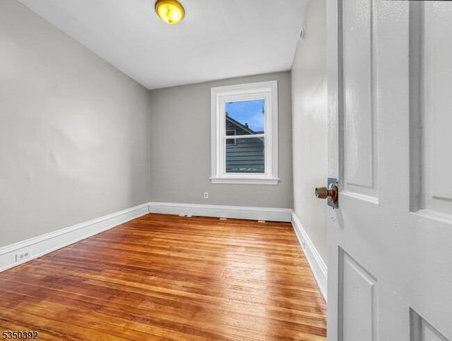 Building Photo - 154 Hudson St