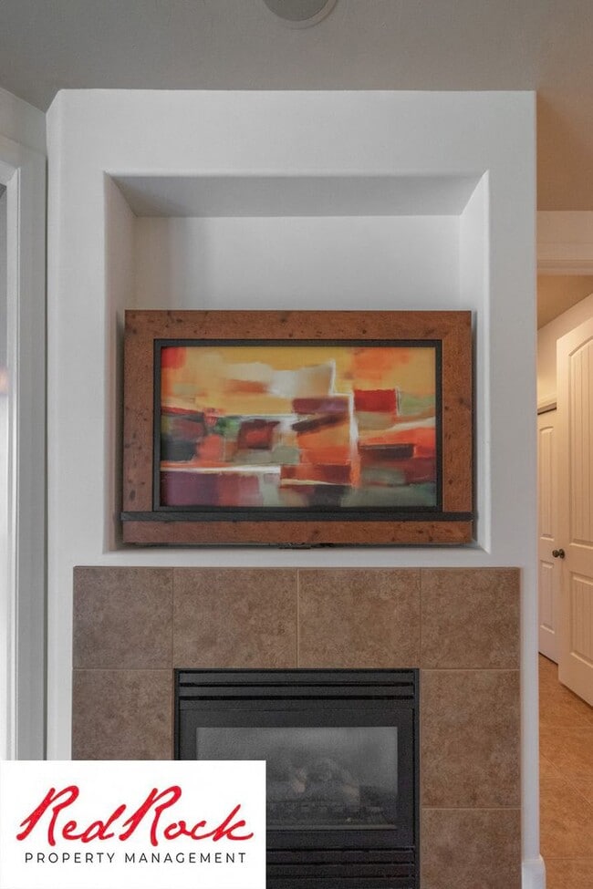 Building Photo - Remarkable 3 Bedroom Condo Next to Sunbroo...