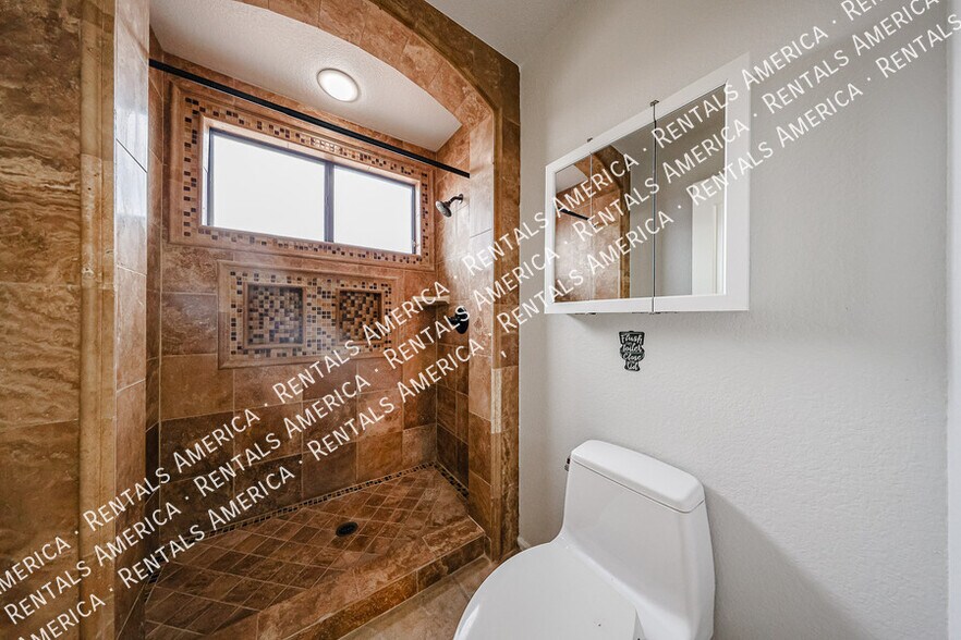 Building Photo - 1243 W Iris Dr