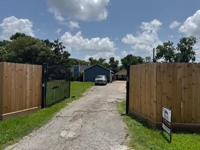 Building Photo - 13829 Quention Dr