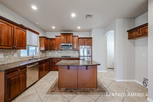 Building Photo - 3173 E Canyon Way