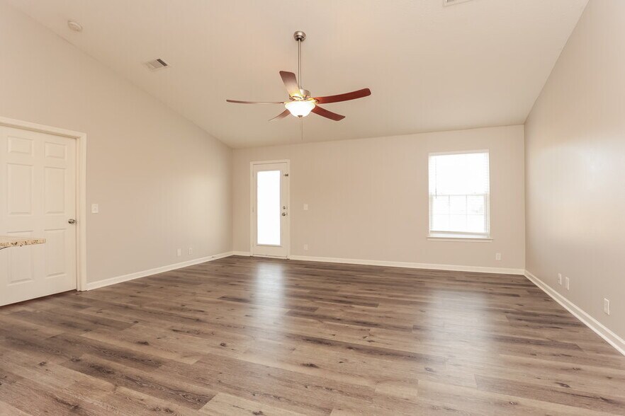 Building Photo - 1316 S Hampton Ct