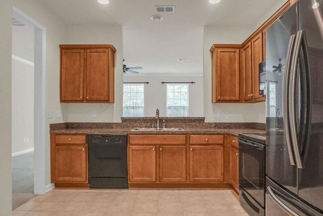 Building Photo - 215 Hemingway Cir