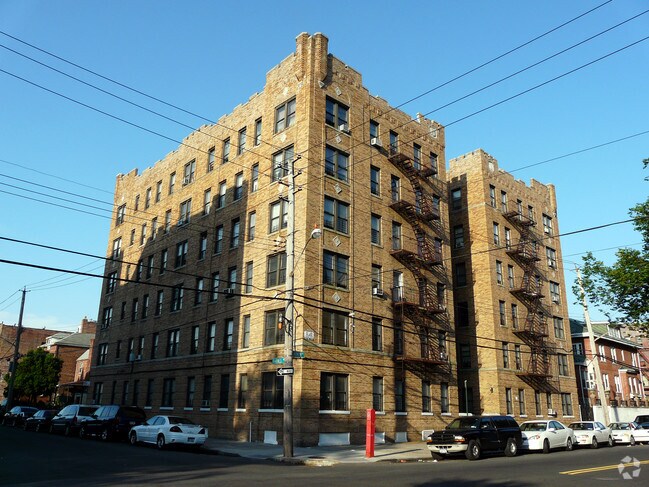 Building Photo - 788 Arnow Ave