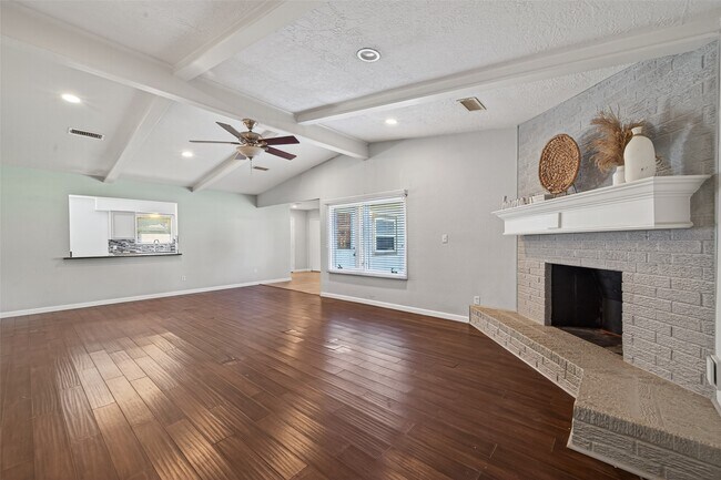 Building Photo - 11811 Beverly Dr