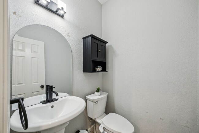 Building Photo - 16802 Willow Bend Ct