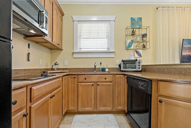 Building Photo - 611 S Orleans Ave