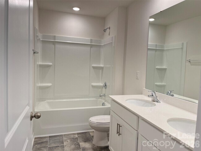 Building Photo - 119 Old Home Rd