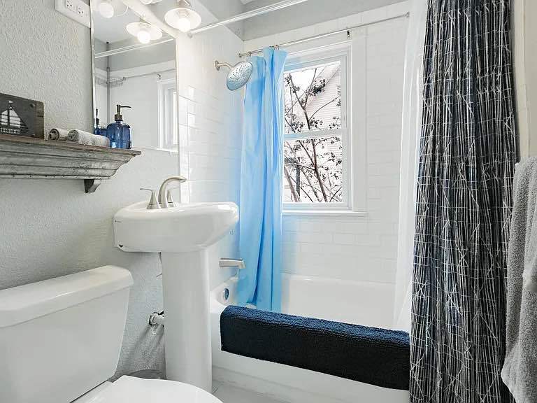 Building Photo - 1541 Charles Ave