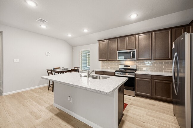 Building Photo - 5422 Sunway Dr